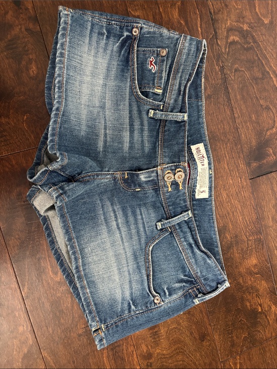 Hollister Pants - Hollister low-rise shorts, never worn. Tags still attached, size 5.